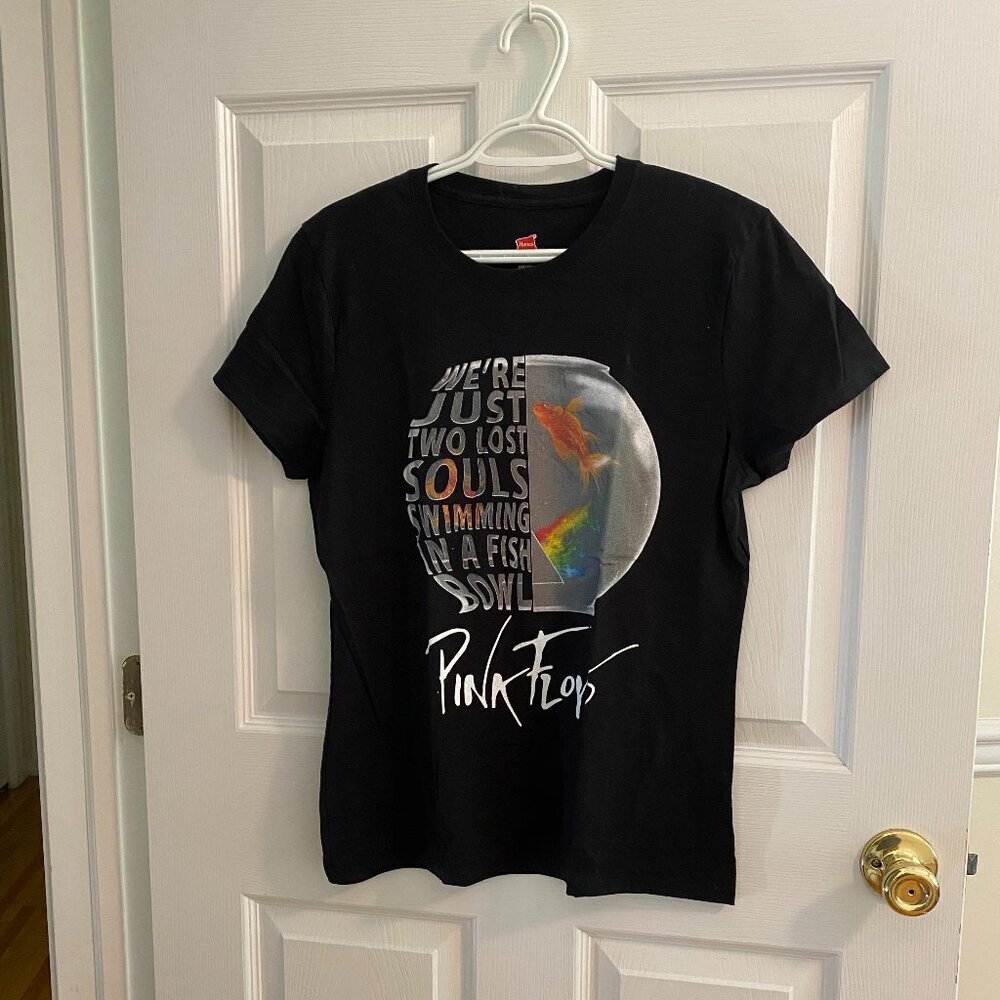 HANES Black T Shirt Short Sleeve with Pink Floyd Band Text and Image Size M